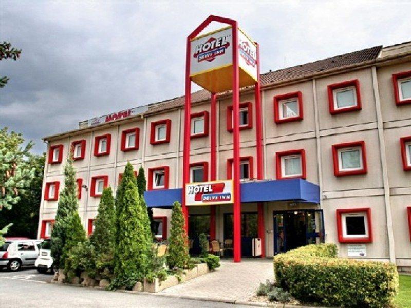Drive Inn Hotel Törökbálint Buitenkant foto