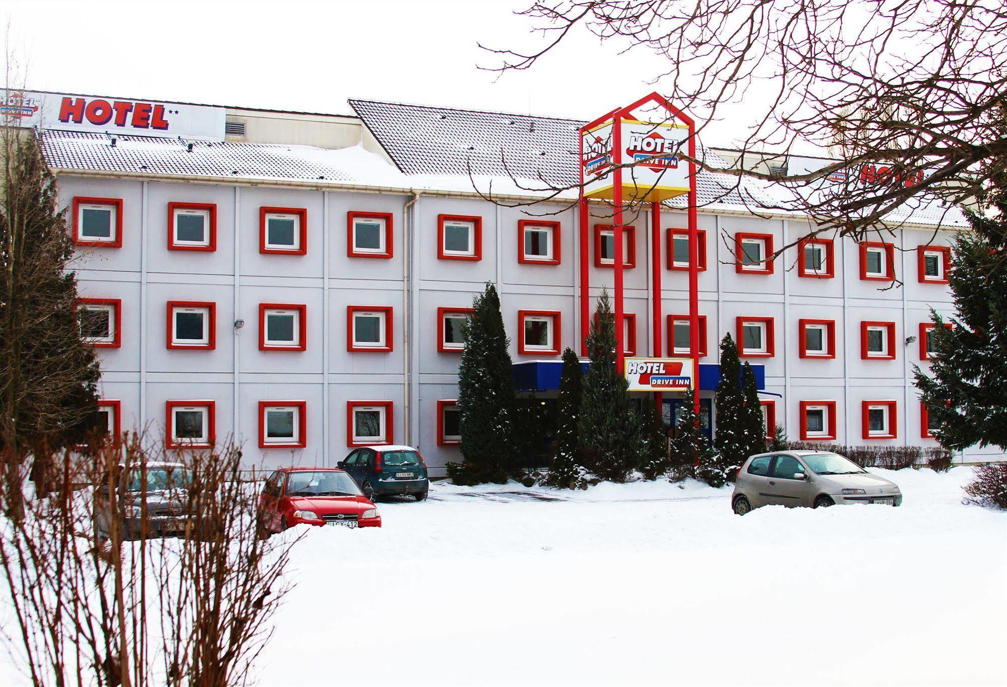 Drive Inn Hotel Törökbálint Buitenkant foto